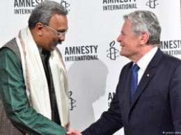 Премия Amnesty International вручена в Берлине индийскому правозащитнику