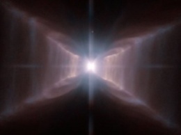 «Хаббл» запечатлел загадочный «красный квадрат» в космосе