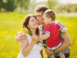 Объятия и поцелуи родителей положительно влияют на здоровье детей
