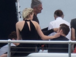Дэвид Бекхэм в компании блондинки веселится на роскошной яхте SeaFair в Майями