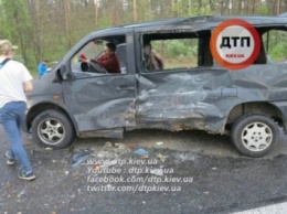ДТП в Киеве: столкнулись Mercedes и LDV