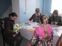 В Карсноармейске (Покровске) молодых мам поздравили с наступающим праздником
