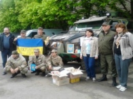 Гвардейцев Славянска посетили волонтеры из Сумщины