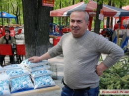 Николаевский предприниматель поздравил пенсионеров со Светлой Пасхой