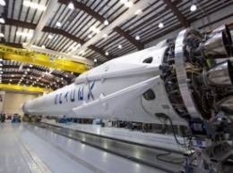Компания SpaceX подписала свой первый военный контракт