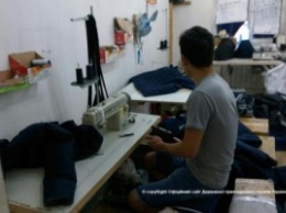 В Одесской области вьетнамцы подделывали одежду известных брендов (фото, видео)