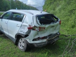 На Белгородском шоссе столкнулись два автомобиля: водителя "KIA" забрала "скорая" (ФОТО)