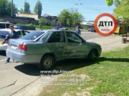 В результате ДТП в Киеве девушка-пассажир оказалась в больнице