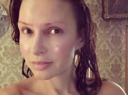 Эвелина Бледанс порадовала селфи без макияжа в честь Чистого четверга
