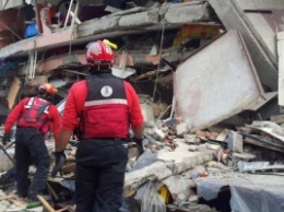 В Эквадоре старик сумел выжить 13 дней под завалами после землетрясения