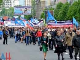 В Донецке провели "советское" шествие и митинг по случаю Первомая