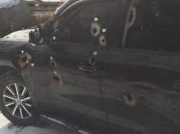 Неподалеку от Мелитополя неизвестные обстреляли "Mercedes Vito" из охотничьего оружия и сильно избили водителя