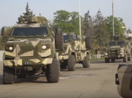 "Азов" продемонстрировал подготовку к показу бронетехники в Одессы: уникальные кадры репитиции силовиков на Куликовом поле