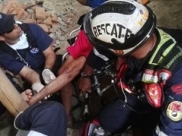 Чудесное спасение: в Эквадоре, спустя две недели после землетрясения, под завалами нашли выжившего мужчину