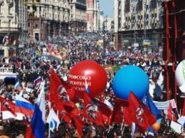 В Москве на Первомай вышли более 100 тысяч человек