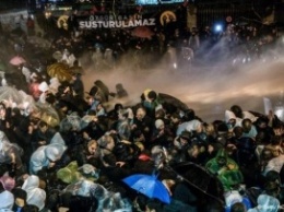 В Стамбуле во время разгона первомайского митинга погиб человек