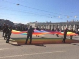 В Санкт-Петербурге полиция арестовала активистов ЛГБТ-сообществ на первомайском шествии
