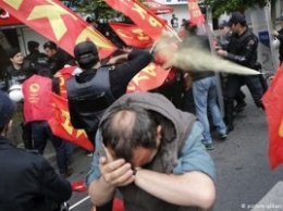 В Стамбуле полиция применила слезоточивый газ против демонстрантов