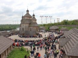 Более 1000 запорожцев освятили куличи на Хортице (Фото)