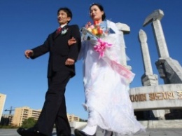 В КНДР временно запретили свадьбы и похороны