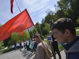 На первомайские демонстрации во всей Украине собралось чуть больше ста человек, - Аваков