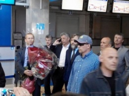Бойко и Новинского заблокировали в аэропорту Одессы (фото)