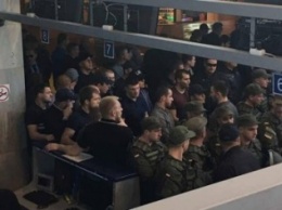 Титушки устроили драку с патриотами в аэропорту Одессы