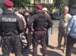 На Куликовом поле задержали женщину с сепаратистскими листовками (ФОТО)