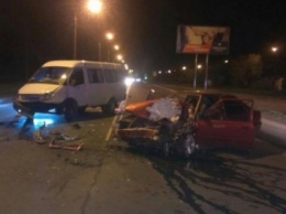 Нетрезвый водитель автомобиля "Ford" врезался в микроавтобус в Харькове
