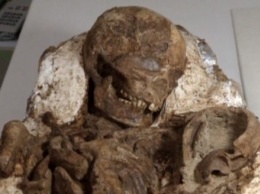 Археологи обнаружили мумию матери с ребенком возрастом 4800 лет