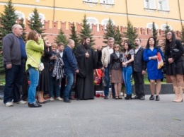 Вынужденный покинуть Одессу священник в Москве отслужил молебен по погибшим в Доме профсоюзов