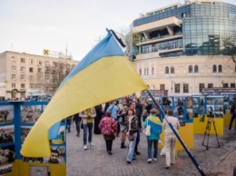 «Евромайдановцы» почтили память павших 2 мая товарищей на Греческой площади