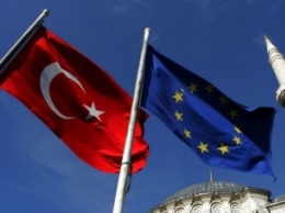 Еврокомиссия готова одобрить отмену виз для Турции - СМИ
