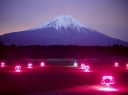 В Японии провели "небесный балет" дронов у горы Фудзи