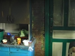 Житель Запорожской области отказался пускать соседей в загоревшийся дом