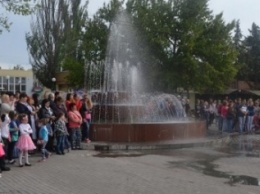 В Голой Пристани мэр открыл сезон фонтанов