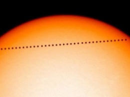 NASA показало путь Меркурия по диску Солнца
