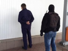 СБУ на горячем поймала двух таможенников-вымогателей на Харьковщине (фото, видео)