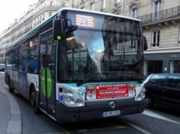 Автобус с украинцами задержали в Париже - МИД