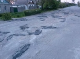 Депутат, недовольный качеством ремонта дорог в Днепродзержинске, собрался обращаться к Гройсману