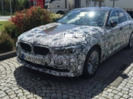 Новый BMW 5-й серии сфотографировали на заправке