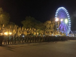В Бердянске "Азов" отметил годовщину создания факельным шествием (Фото)