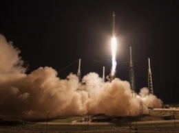 SpaceX снова посадила отработанную ракету Falcon 9 на плавучую платформу