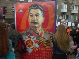 "Яблоко" просит убрать портреты Сталина с улиц Новосибирска