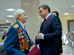 Первые лица области и города поздравили ветеранов с 71-й годовщиной Великой Победы