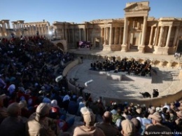 "Концерт в Пальмире - безвкусная политическая потуга отвлечь внимание от войны", - Филип Хаммонд