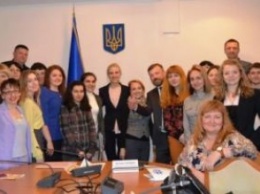 Парламент-муравейник навыворот. Что увидели журналисты Луганской и Харьковской областей