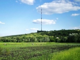 Конструкции новой телебашни начали завозить на гору близ Славянска