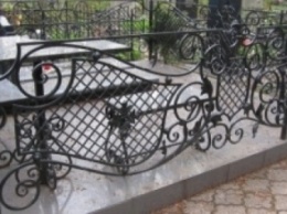 На Черниговщине вандал воровал могильные оградки