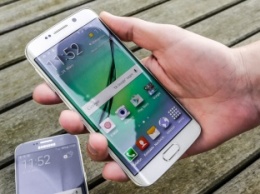 Самым популярным смартфоном среди россиян назван Samsung Galaxy S7